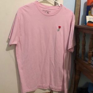 Pink T-shirt with rose embroidered